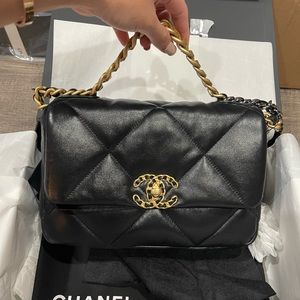 Chanel C19 size small